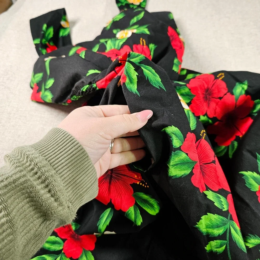 Vintage Royal Creations Hawaiian Dress‎ Black Red Hibiscus Floral Midi Smocked M